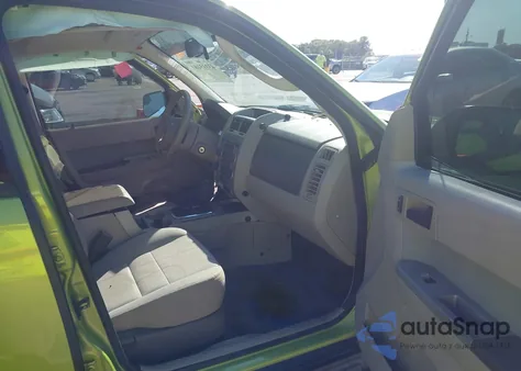 2011 Ford Escape Xlt z USA, uszkodzony, nr VIN 1FMCU0DG4BKB52861